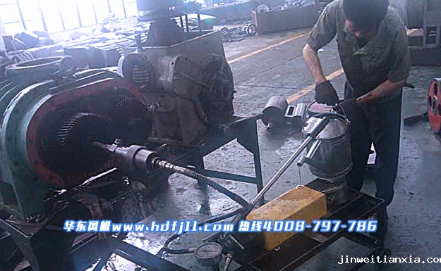 Kaiyun官方体育正规吗齿轮拆卸注油.jpg Kaiyun官方体育正规吗齿轮拆卸注油.jpg