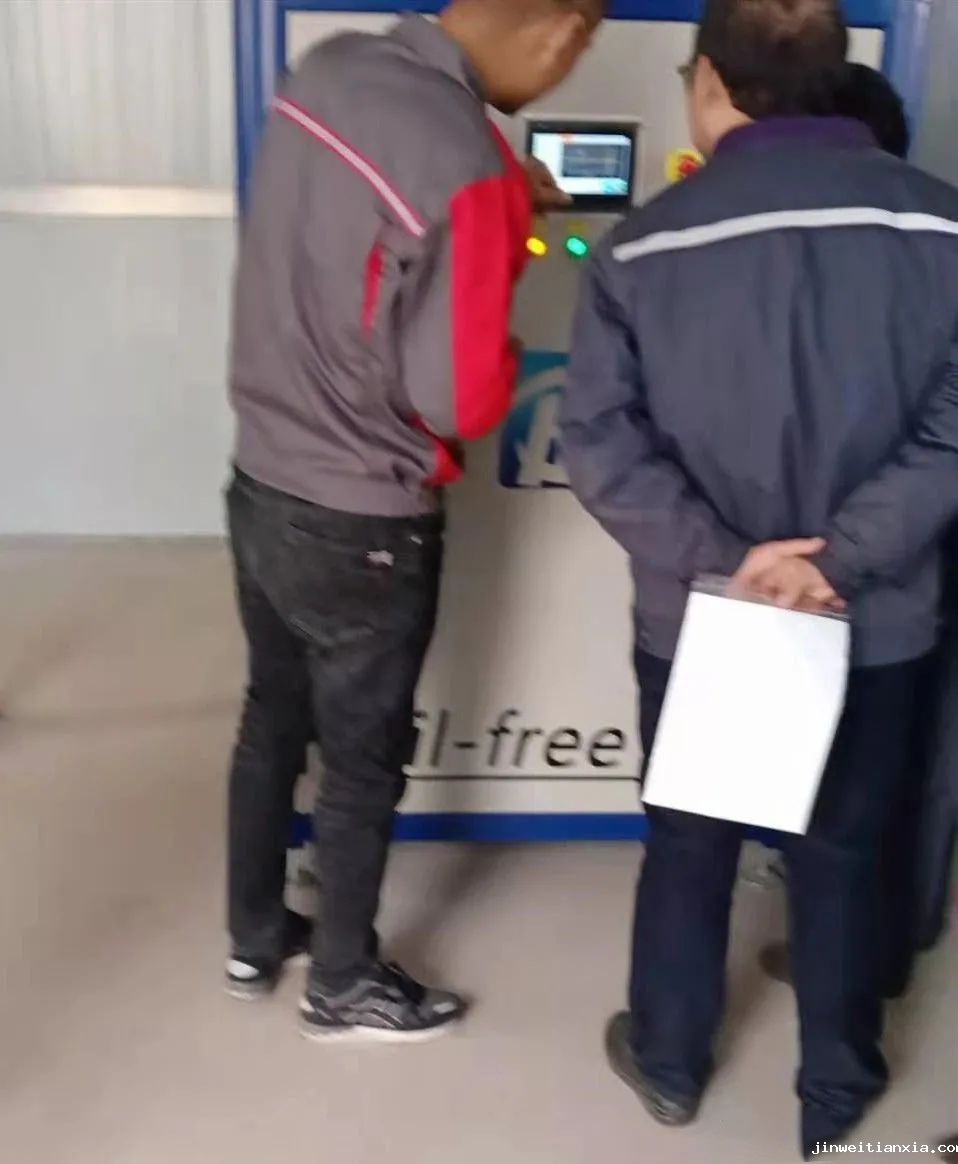 罗茨鼓风机现场调试.jpg 罗茨鼓风机现场调试.jpg